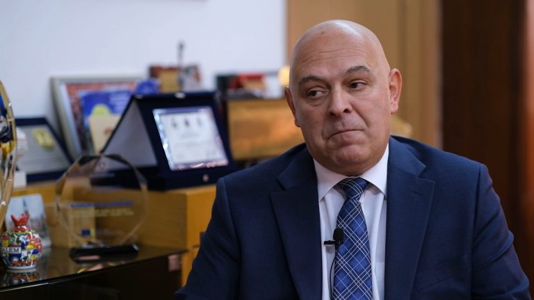 Gjini në Pressing: Kurti e kishte quajtur ‘NAIV’ Sekretarin Amerikan – Edhe Kina s’guxon të flas ashtu!