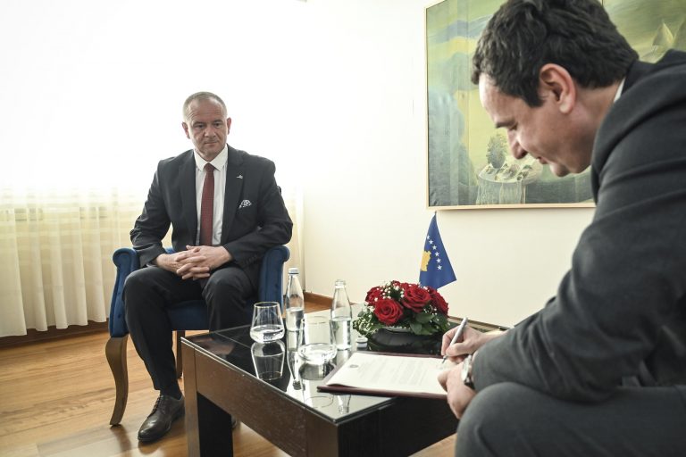 Kryeminsitri Kurti emëron edhe një zëvendësministër