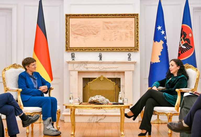 Ministrja gjermane, Luhrmann, takim te veçant me Presidenten por jo edhe me Kryeministrin e Kosovës. Pse?