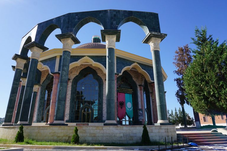 Tirana shumë afër një “Kalifati” të Sufive (Bektashinjëve): Baba Mondi, ky do të jetë “Shteti Bektashi”