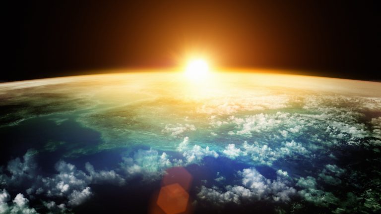 Ndryshimet klimatike shtuan 41 ditë nxehtësi të rrezikshme në vitin 2024