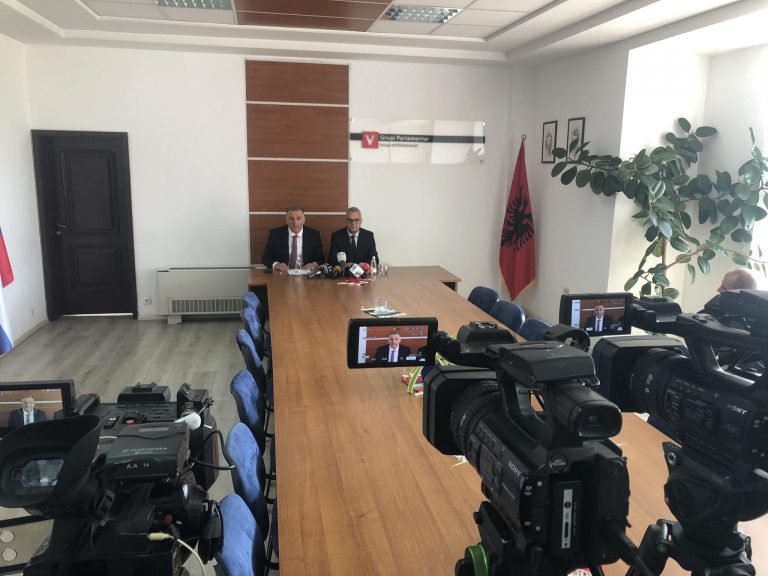 Lëvizja Vetënendosje refuzoi pjesëmarrjen në seancën e jashtëzakonshme, opozita e mbanë vetë