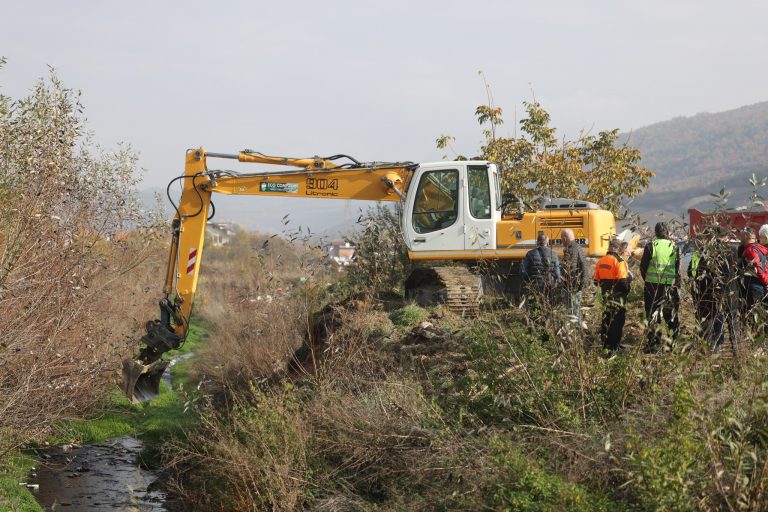 Nis pastrimi i shtretërve të lumenjëve dhe rrjedhave ujore