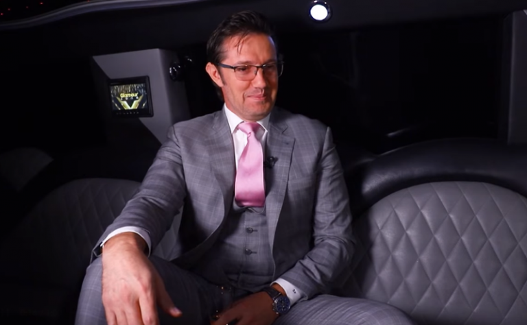 Doktori që rregulloi VIP-at me botoks në kërkim nga policia