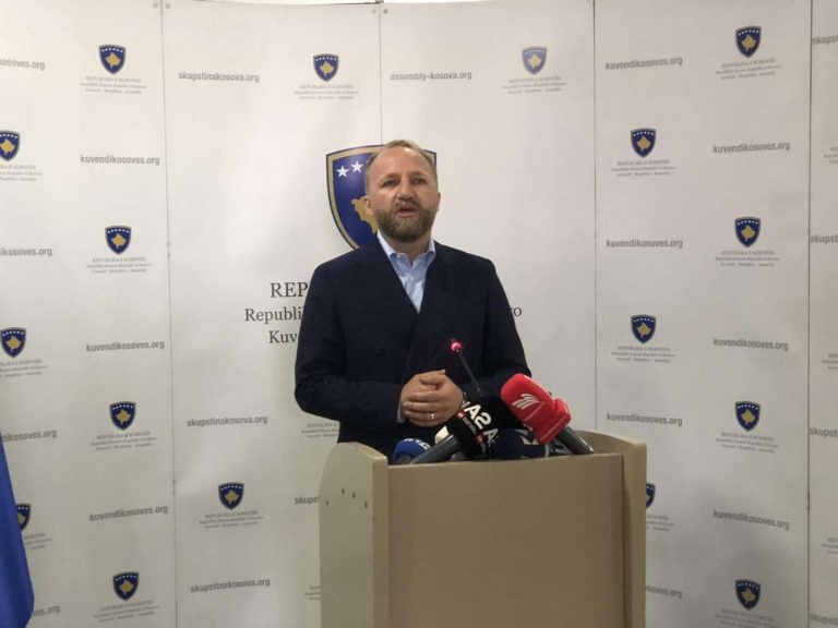 Tahiri i PDK-së: Pas zgjedhjeve do ta nxjerrim Kosovën nga sanksionet