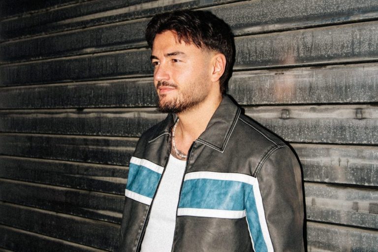 Ardian Bujupi: Një yll i muzikës shqiptare dhe ndërkombëtare