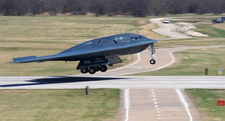 SHBA ngre në fluturim avionët bombardues B-2, a është ky paralajmërim për Iranin?