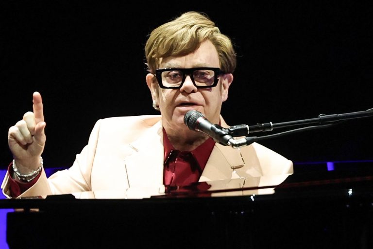 Elton John shokon fansat: Nuk më ka mbetur shumë …!