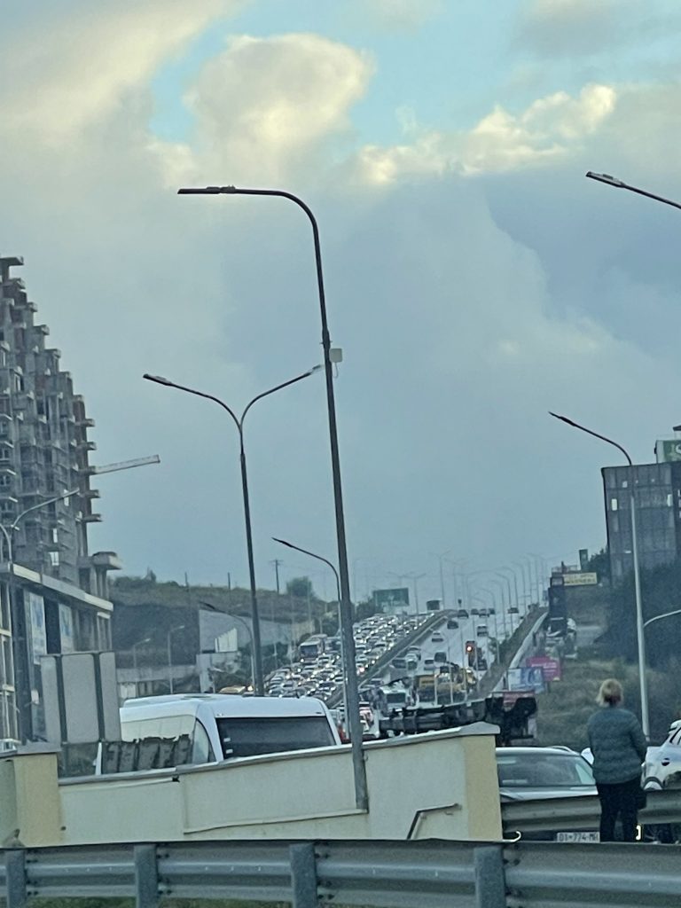 Aksidenti paralizon Prishtinën – Trafiku në kaos total, qyteti në gjendje kritike!