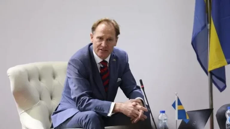 Ambasadori suedez në Kosovë: Ura e Ibrit duhet të hapet, duhet koordinim me shtetet aleate