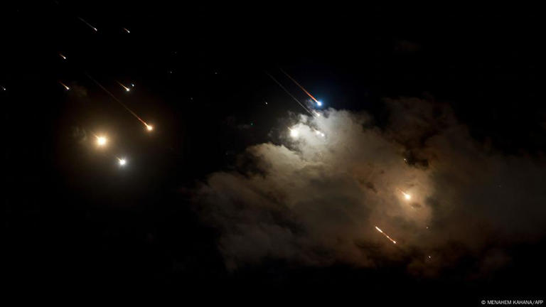 Video: Tensionet rriten ndërsa Irani realizon sulm raketor masiv ndaj Izraelit, IDF parashikon “Pasoja të Rënda”