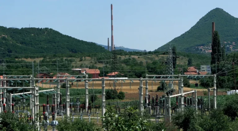 Pjesëtarë të strukturave paralele kontrolluan transmisionin në veri në emër të KOSTT-it