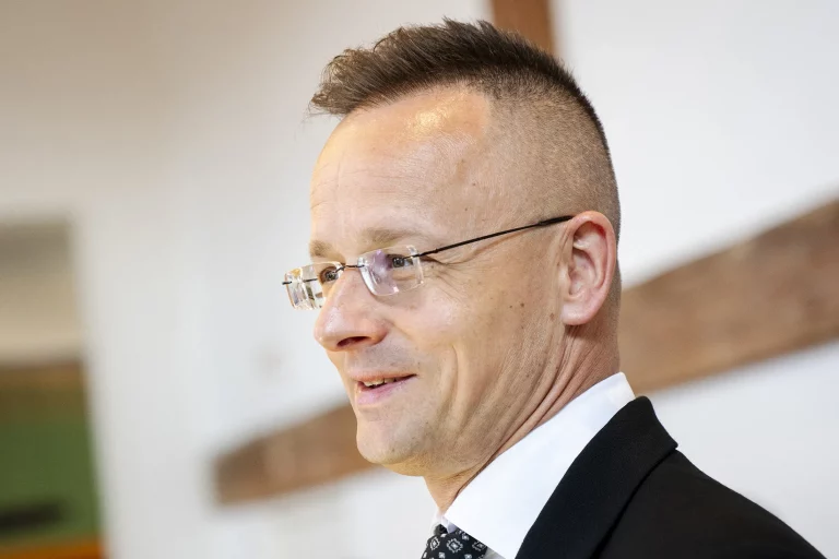 Kryediplomati hungarez jep shpresa për anëtarësimin e Ballkanit në BE