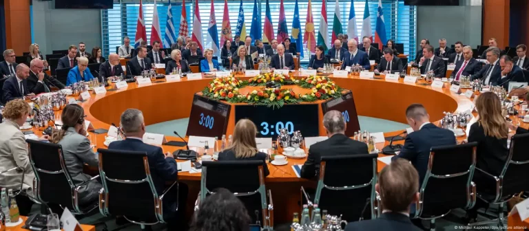 Scholz: E kaluara nuk duhet të pengojë Serbinë dhe Kosovën