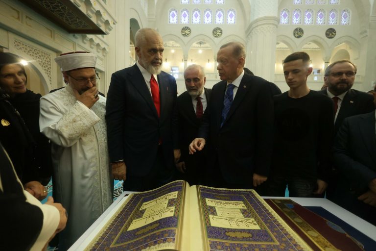 Kush do ta udhëheqë në të vërtetë Xhaminë e Namazgjasë?!