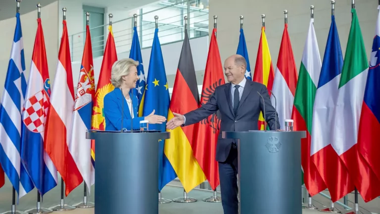 Von der Leyen dhe Scholz porosi Kosovës dhe Serbisë: Bëni detyrat tuaja