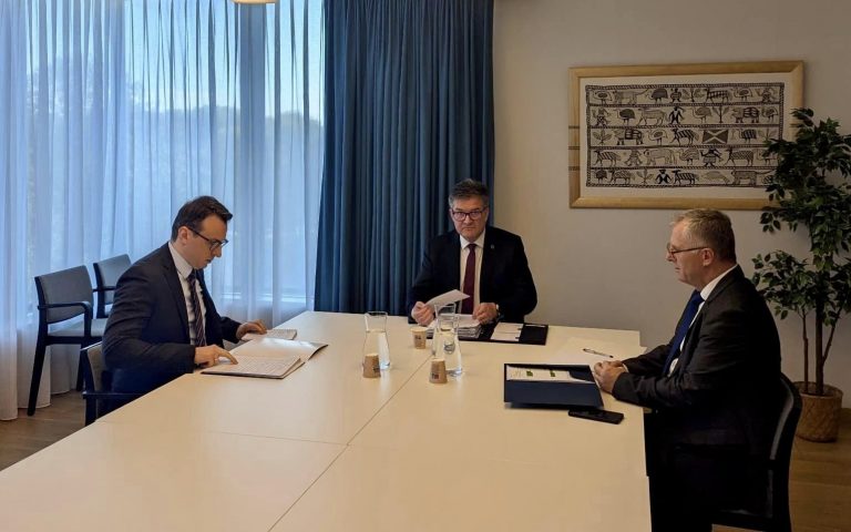 Pavarësisht dështimit të takimit, Lajçak insiston se ka përparime