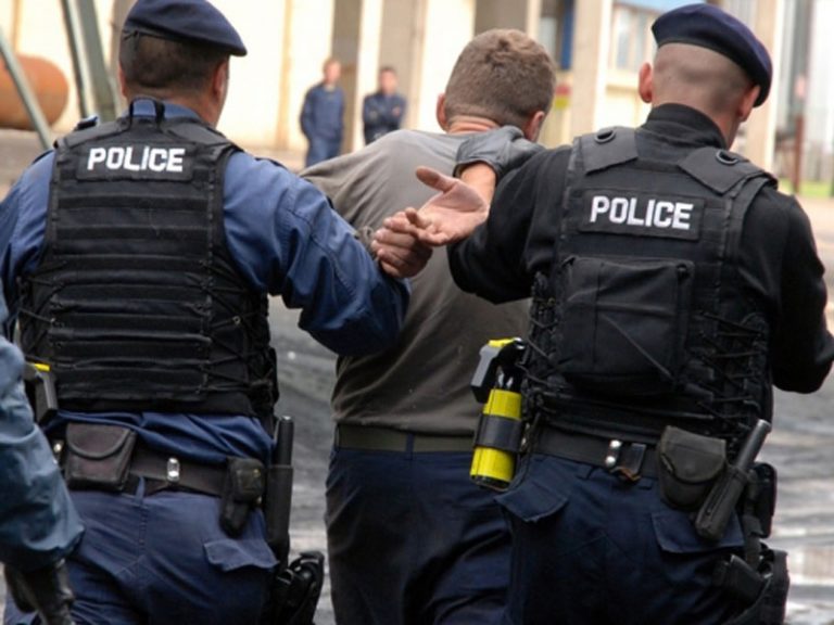 Arrestohen tre të dyshuar për mashtrim me prona në vlerë të lartë