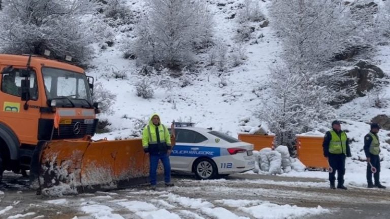 Reshje bore në Kukës dhe Tropojë, fshatrat pa energji elektrike