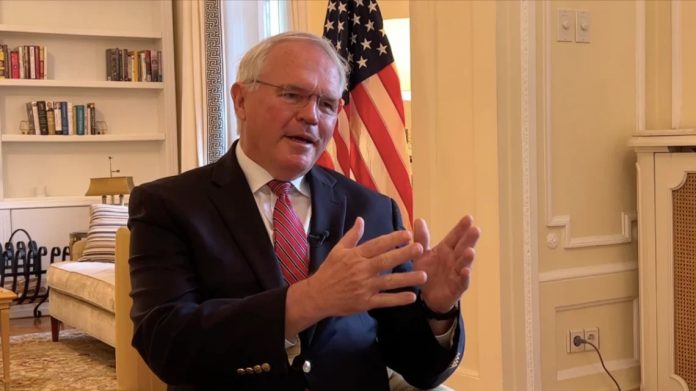 Ambasadori amerikan në Beograd, Christopher Hill