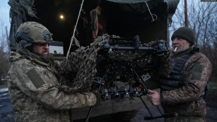 Një dron ukrainas po përgatitet për nisje.