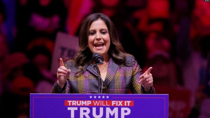 Elise Stefanik gjatë një tubimi zgjedhor të Donald Trumpit për garën presidenciale amerikane.