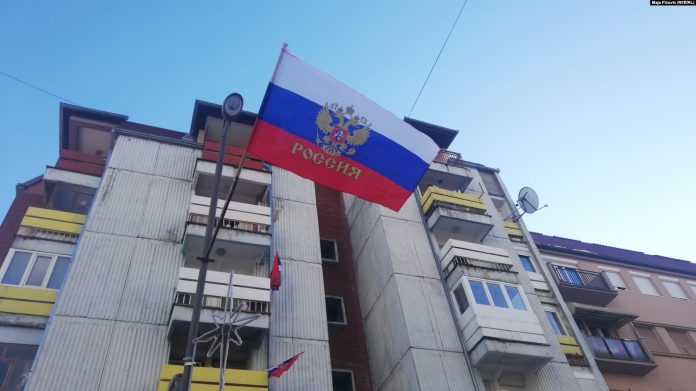 Flamujt e Rusisë në Mitrovicë të Veriut më 17 janar 2019.