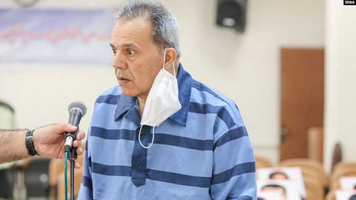 Jamshid Sharmahd në një gjykatë në Iran më 2022.