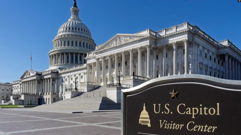 VOA: Kush do të fitojë garën për kontrollin e Kongresit?