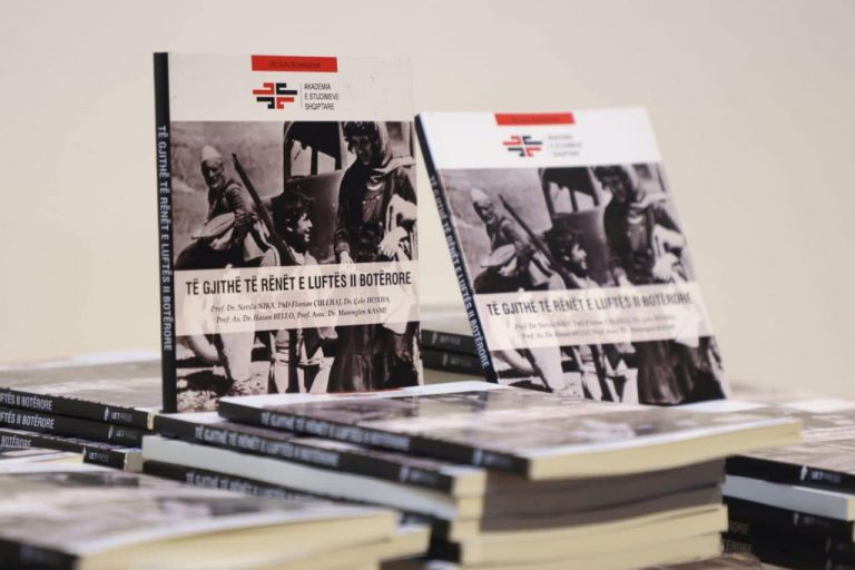 Promovohet libri mbi viktimat e Luftës II Botërore pa dallim kombësie e feje