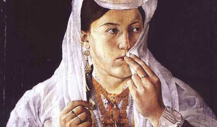 “Motra Tone”, vepër ikonike e artistit poliedrik Kolë Idromenos, po shndërrohet në murale në qytetin e Shkodrës.