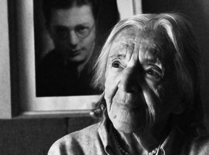 Shkrimtarja Mynevere Shuteriqi, bashkëshortja e akademikut dhe shkrimtarit të shquar Dhimitër Shuteriqi.