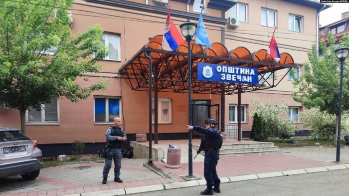 Ndërtesa e Komunës së Zveçanit.
