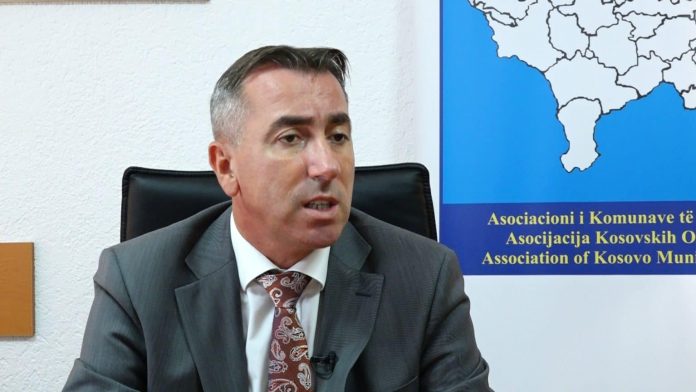 Drejtori Ekzekutiv i Asociacionit të Komunave të Kosovës (AKK), Sazan Ibrahimi