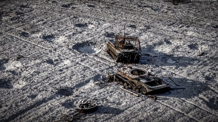 Tanke ruse të shkatërruara në Avdivka, Ukrainë, janar 2024.