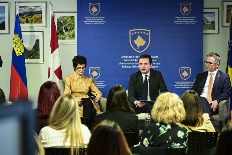 Kurti bashkëbisedoi me sipërmarrës, profesioniste dhe akademike nga diaspora në Zvicër