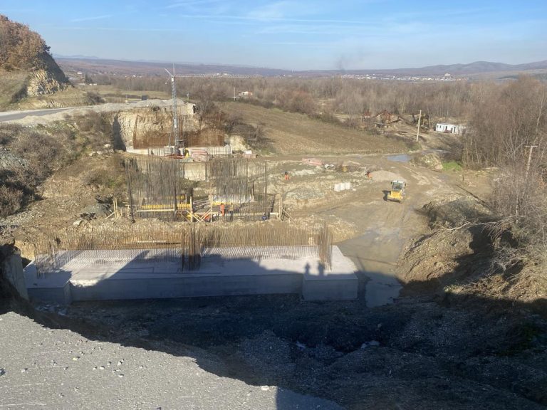 Rruga Dollc-Gjakovë dëmton bizneset e zonës, humbjet vlerësohen në miliona euro