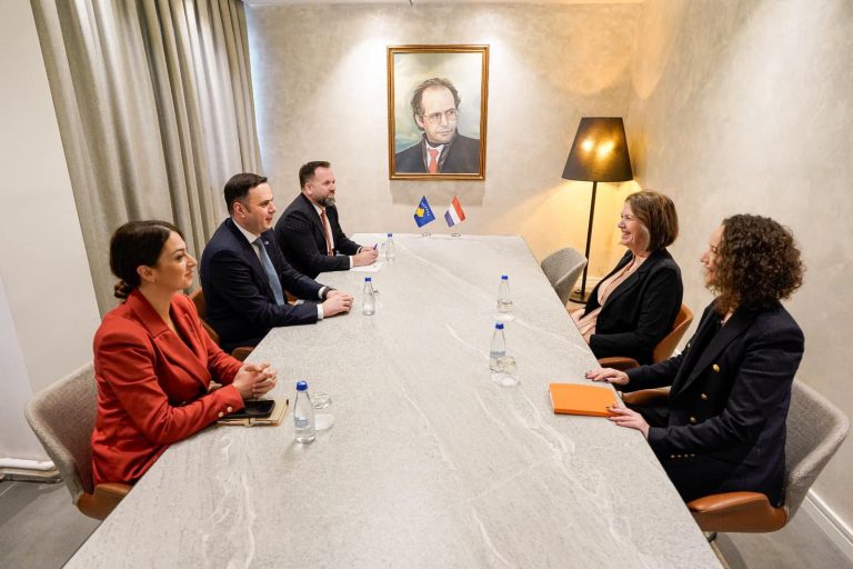 Kryetari i LDK-së takohet me ambasadoren holandeze