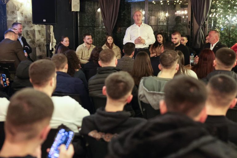 Haradinaj takon studentët, premton krijimin e fondit për financimin e punësimit të parë për të rinjtë