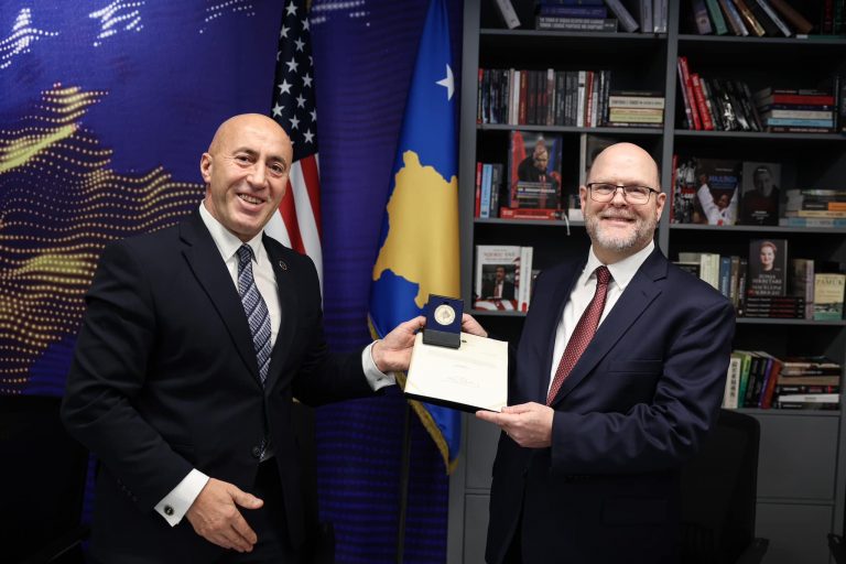 Haradinaj pret në takim lamtumirës ambasadorin Hovenier
