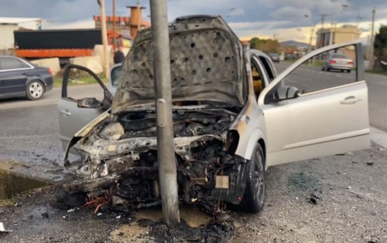 Aksident në aksin Lezhë-Laç, dy makina përplasen, njëra shpërthen në flakë