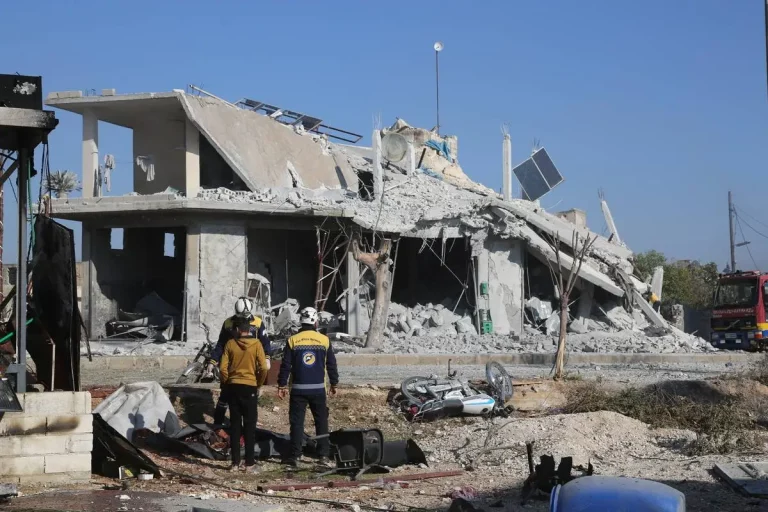 Siria dërgon përforcime në rajonin e Aleppos pas sulmit të befasishëm të rebelëve