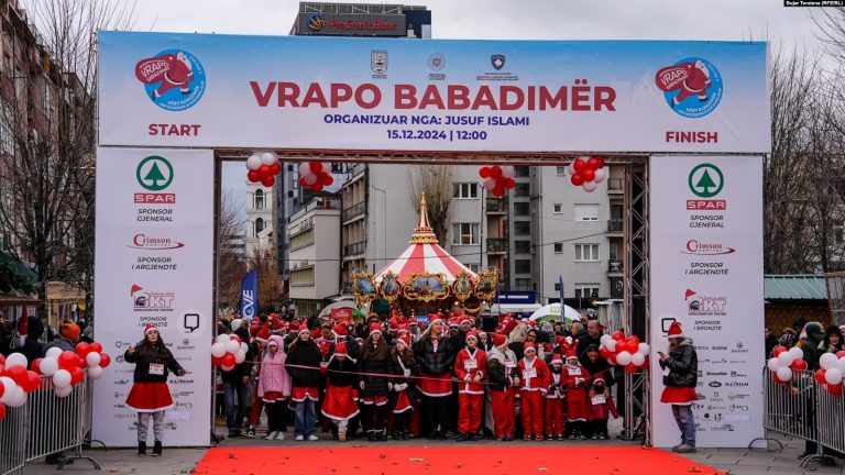 FOTO / “Vrapo babadimër” në Prishtinë mblodhi fonde për humanizëm