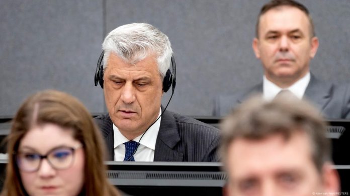 Hashim Thaçi dhe Rexhep Selimi në sfond po gjykohen në Hagë
