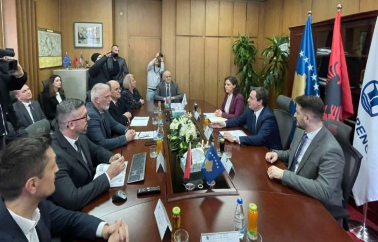 Kurti falënderon institucionet për rregullimin e shpejtë të problemit në Ibër-Lepenc