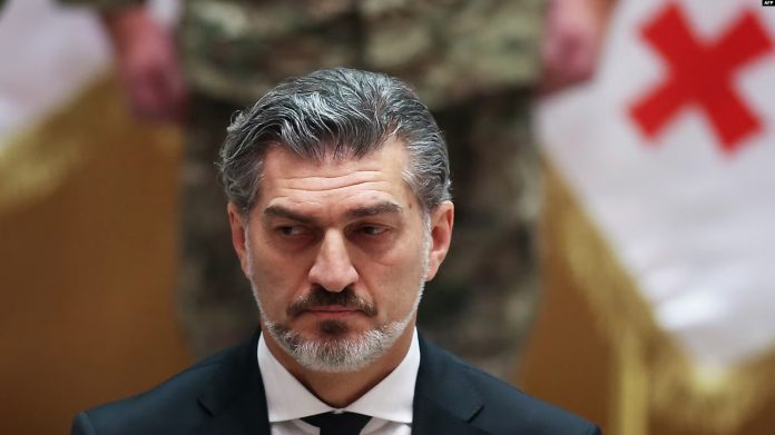 Mikheil Kavelashvili, një kritik i ashpër i Perëndimit, u betua sot si president i Gjeorgjisë mes një krize politike në vend