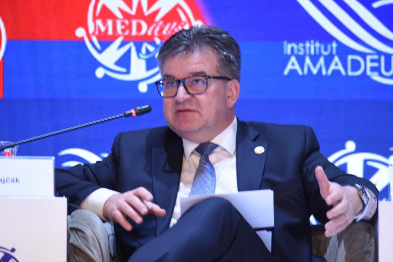 Lajçak paralajmëron Kosovën dhe Serbinë: Pa normalizim, nuk ka BE