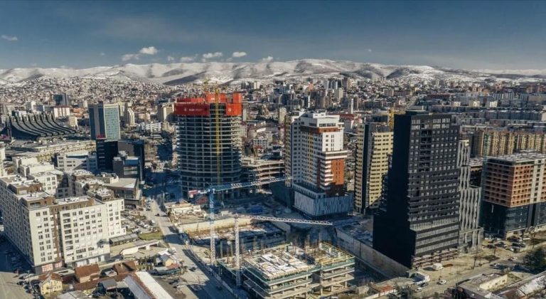 Ndërtuesit paralajmërojnë rritje të çmimeve të banesave për 2025, shkaku është ikja e punëtorëve