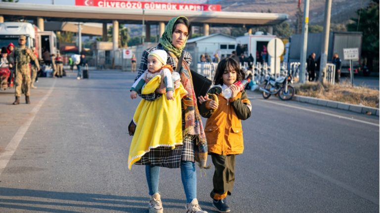 Pas rënies së Asadit, refugjatët kthehen në Siri – disa vende evropiane “ngrijnë” kërkesat për azil