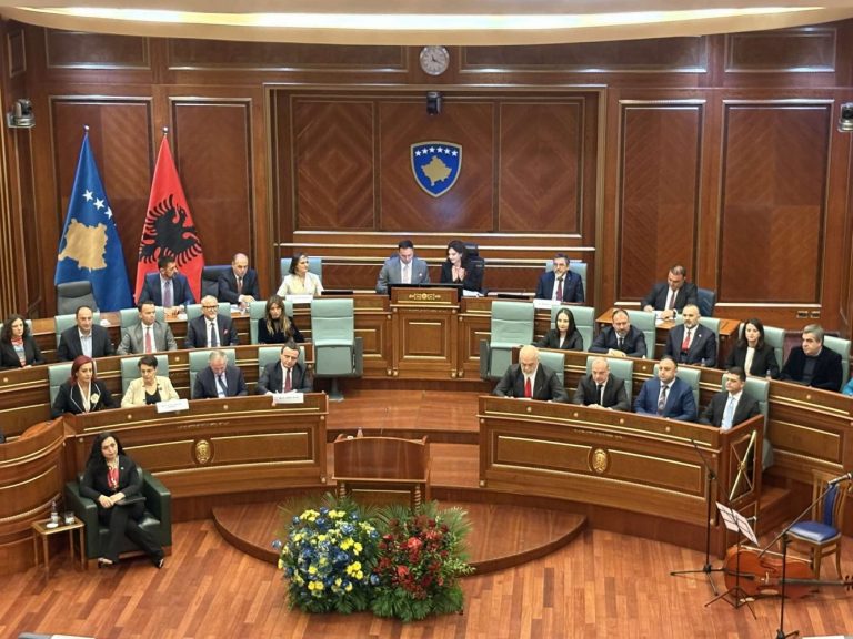 Kuvendet e Kosovës dhe Shqipërisë miratojnë deklaratën e përbashkët